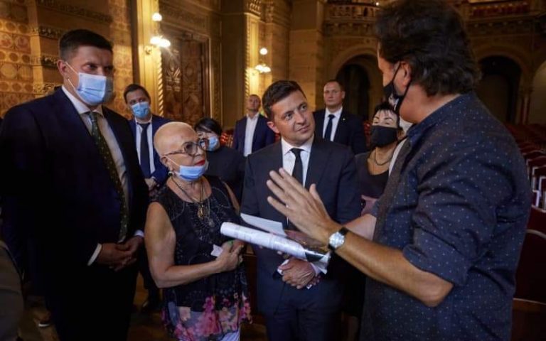 Hobart with President of Ukraine Volodymyr Zelensky